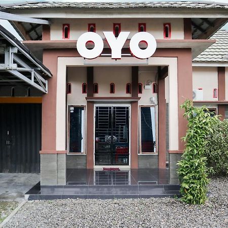 Oyo 2202 Delima Guest House Syariah Паданг Экстерьер фото
